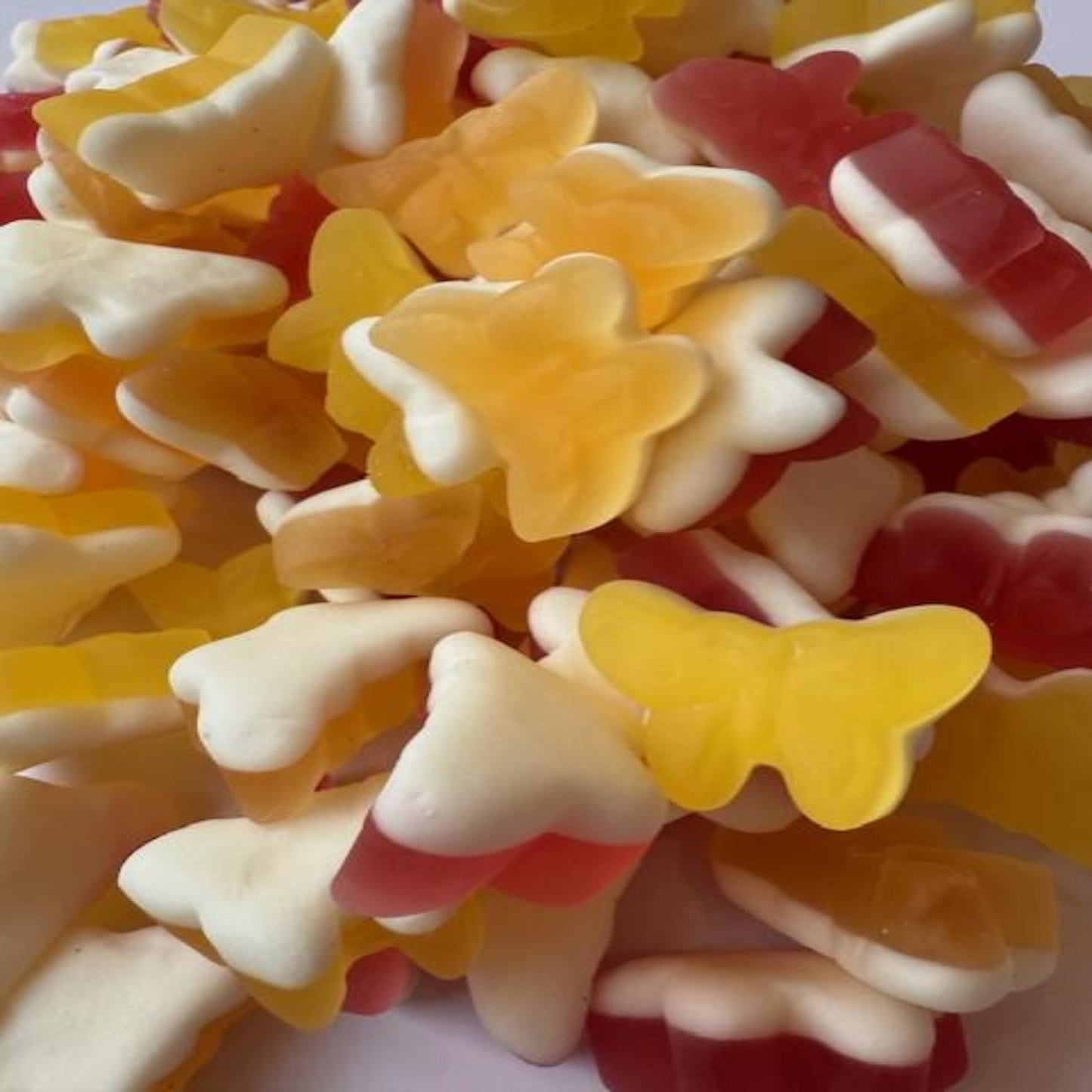 Duo Fruity Butterflies gummy and foam candy from Sweden