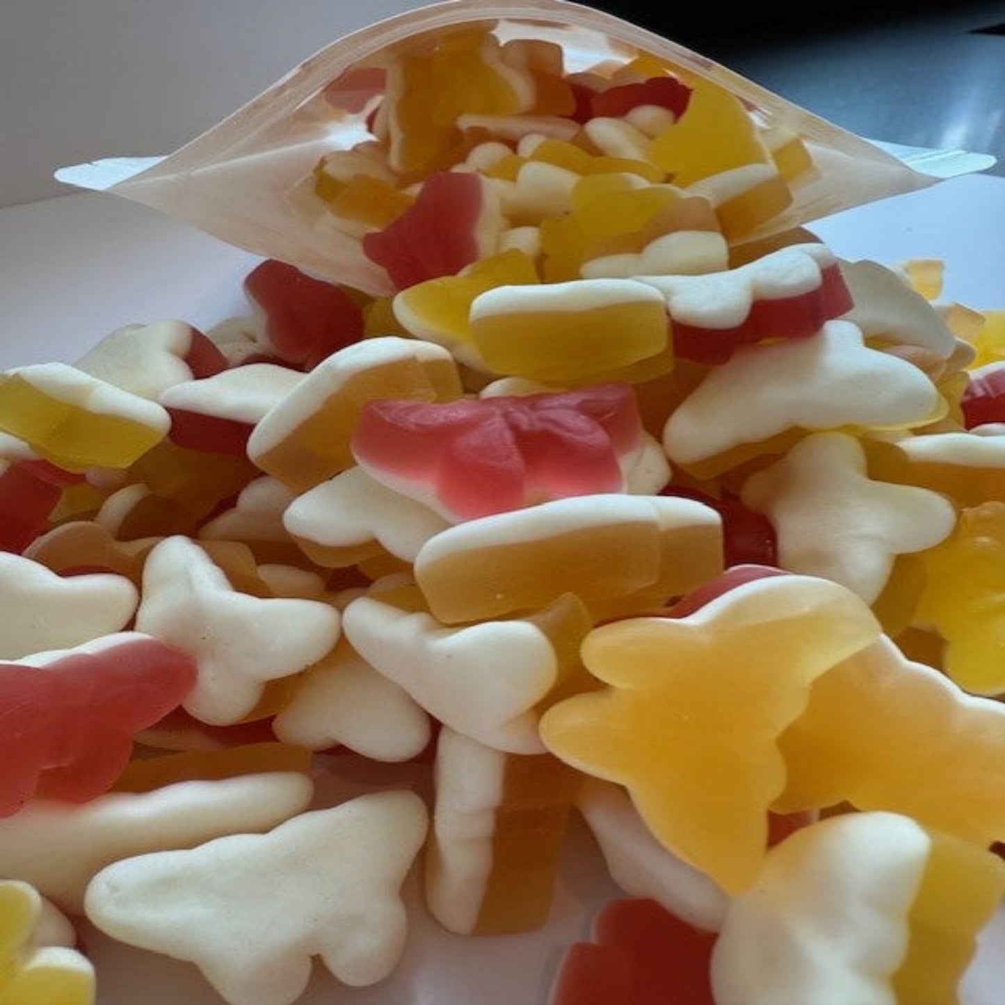 Duo Fruity Butterflies gummy and foam candy from Sweden